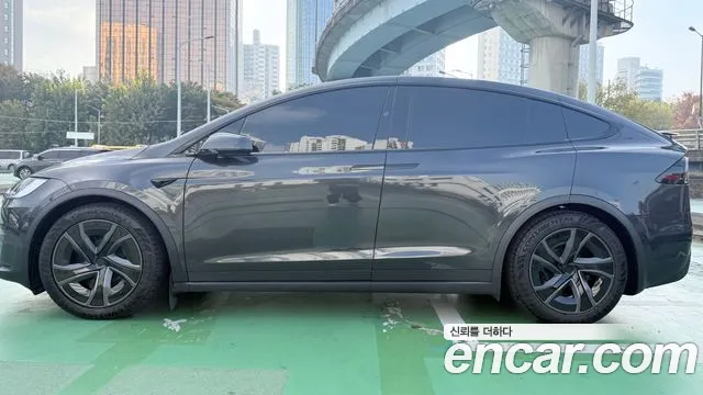 Tesla Model X — Фото автомобиля 3