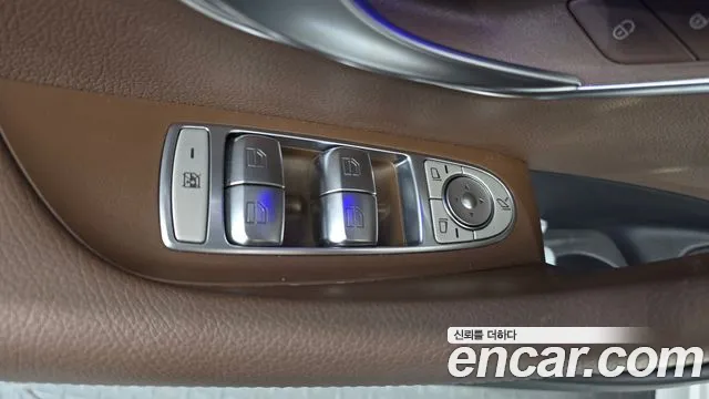 Mercedes-Benz E-Class — Фото автомобиля 28