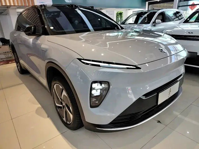 Nio ES8 — Фото автомобиля 3