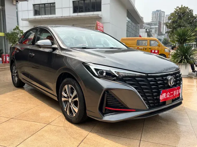 Changan Eado — Фото автомобиля 4