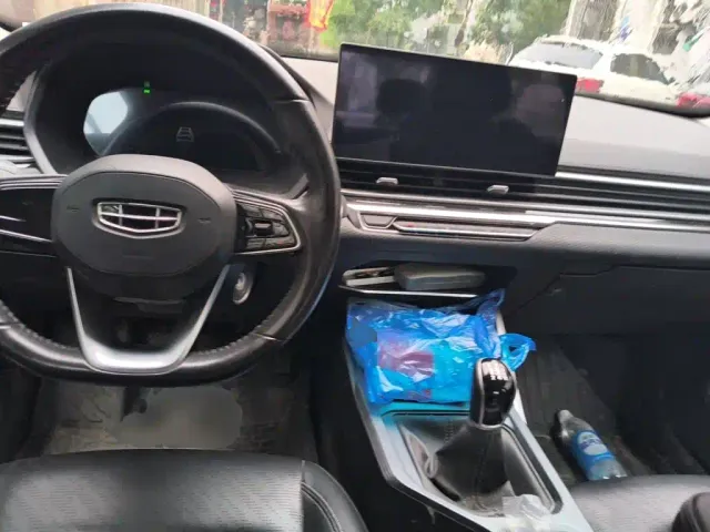Geely Emgrand — Фото автомобиля 5