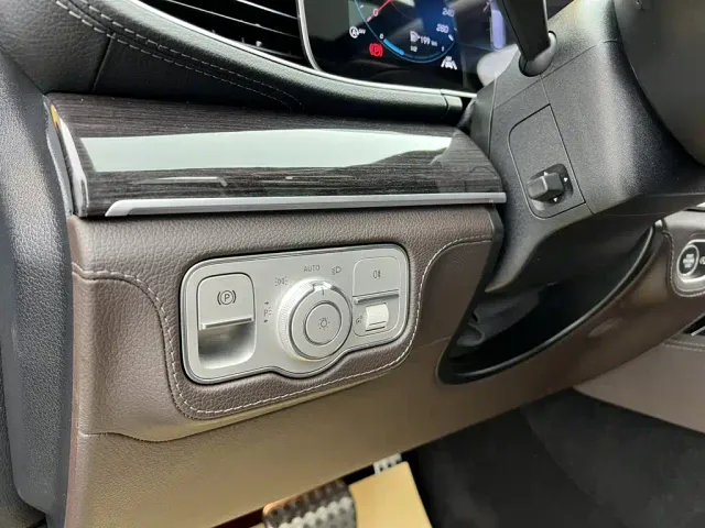 Mercedes-Benz GLS-Class — Фото автомобиля 19