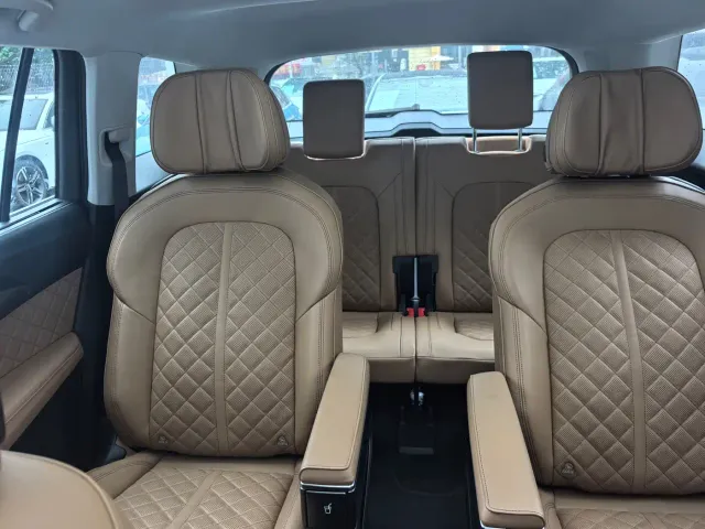 Audi Q6 — Фото автомобиля 12