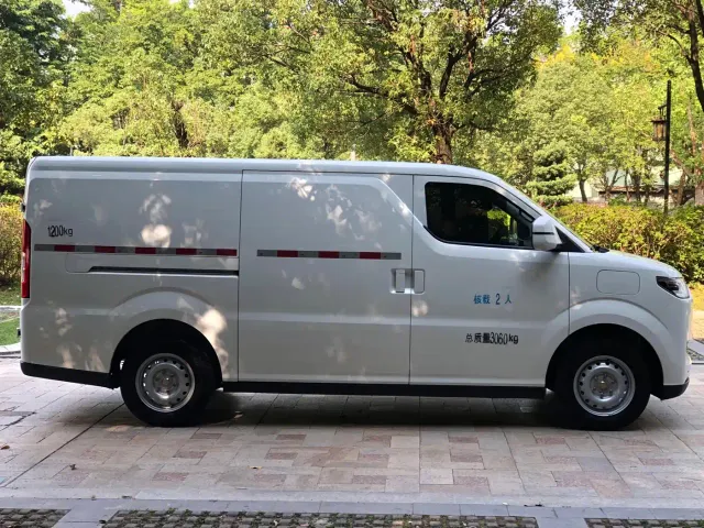 Ruichi New Energy EC75 — Фото автомобиля 4