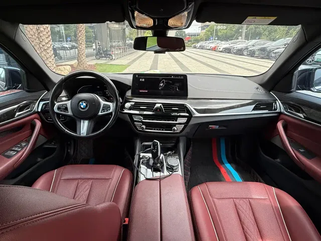 BMW 5 Series — Фото автомобиля 14