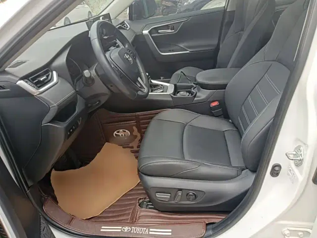 Toyota Wildlander — Фото автомобиля 14