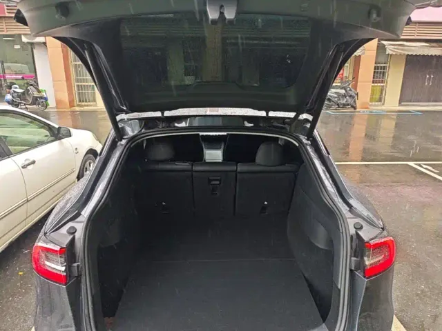 Tesla Model Y — Фото автомобиля 18