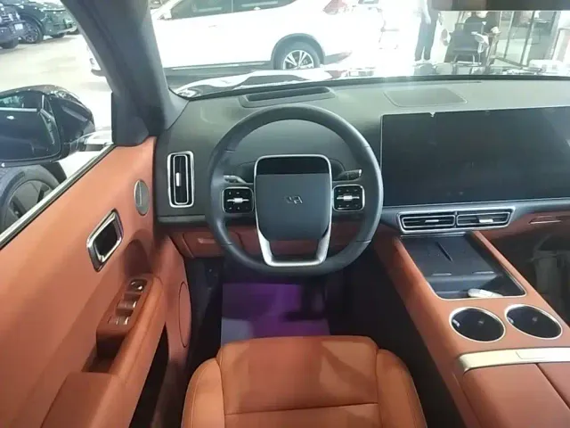 Li Auto L7 — Фото автомобиля 10