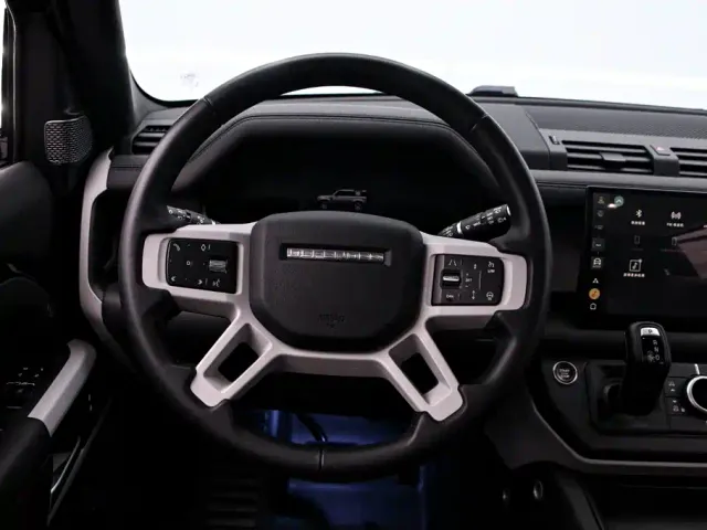 Land Rover Defender — Фото автомобиля 7