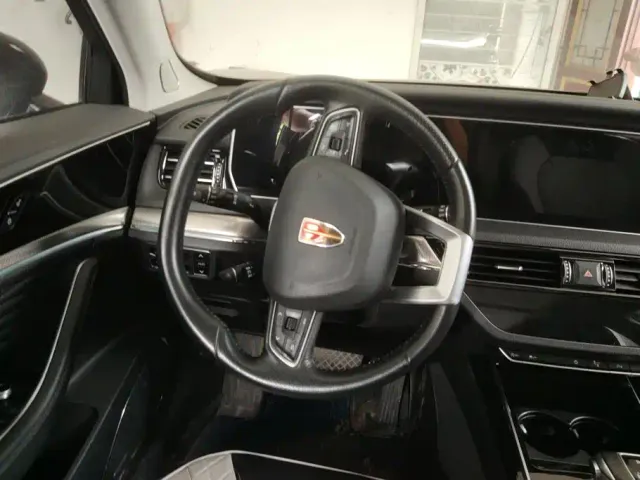 Hongqi HS5 — Фото автомобиля 15