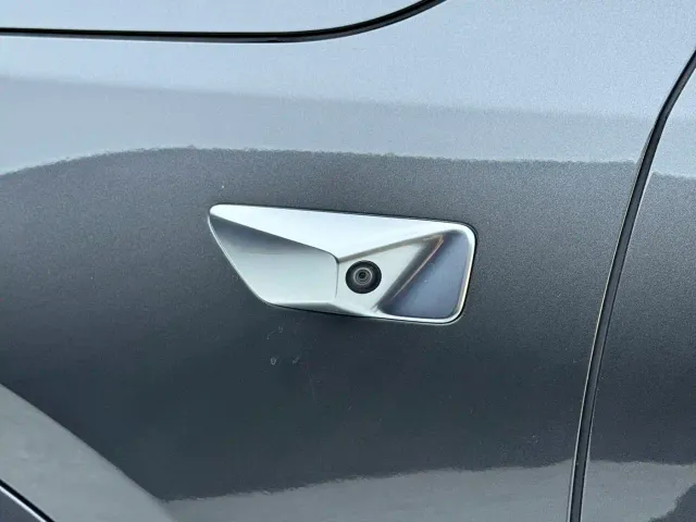 Li Auto L8 — Фото автомобиля 22
