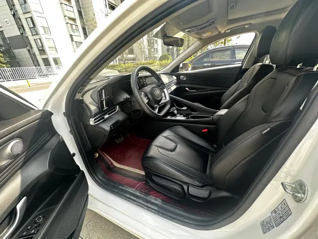 Hyundai Elantra — Фото автомобиля 4
