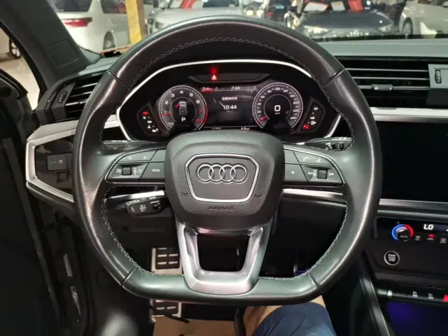 Audi Q3 — Фото автомобиля 10