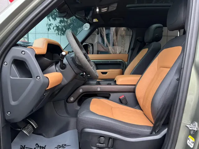 Land Rover Defender — Фото автомобиля 5