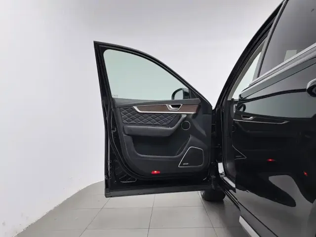 Hongqi HS7 — Фото автомобиля 8