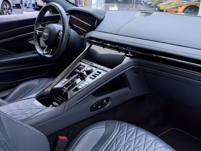 Aston Martin DB12 — Фото автомобиля 17