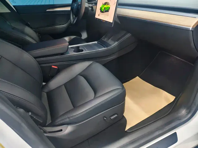 Tesla Model Y — Фото автомобиля 11