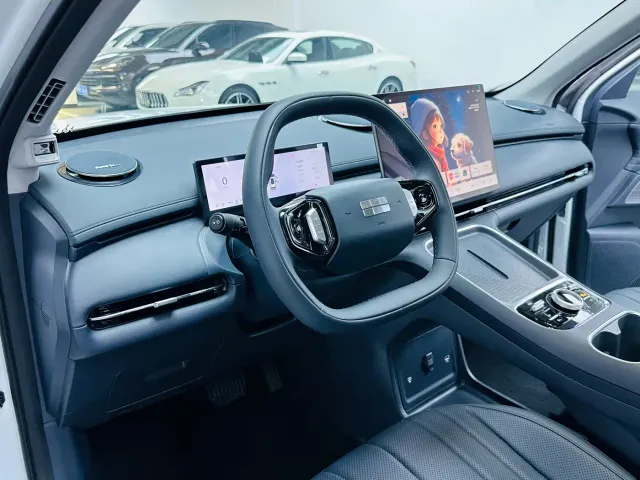Geely Galaxy Starship 7 EM-i — Фото автомобиля 5
