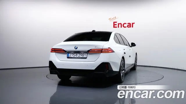 BMW 5 Series G60 — Фото автомобиля 4