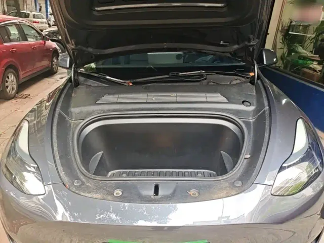 Tesla Model Y — Фото автомобиля 19