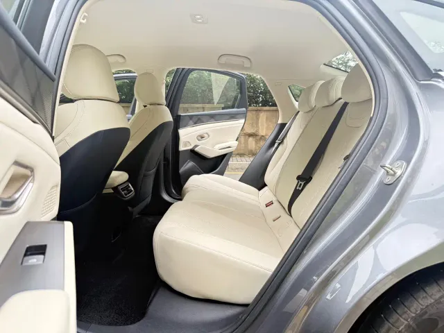 BYD Qin L — Фото автомобиля 12