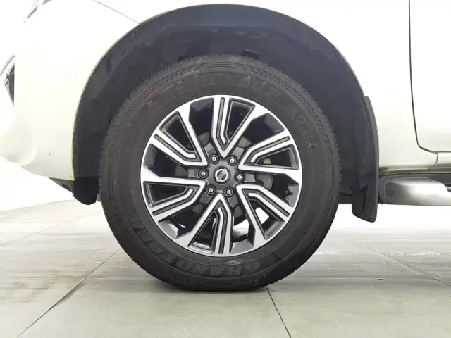Nissan Terra 2020 2.5L XL Upper 4WD Automatic Luxury Edition — Фото автомобиля 17