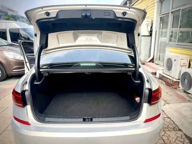 Volkswagen Passat — Фото автомобиля 16