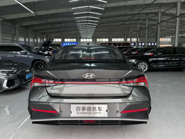 Hyundai Elantra — Фото автомобиля 8