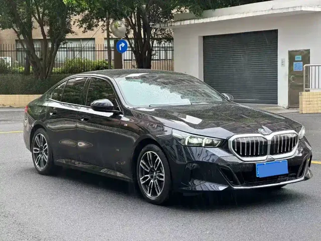 Фотография автомобиля — BMW 5 Series