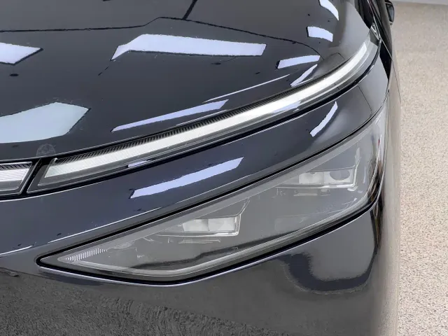 Xpeng X9 — Фото автомобиля 8