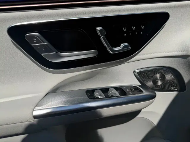 Mercedes-Benz EQE SUV — Фото автомобиля 7