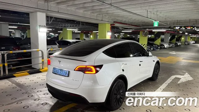 Tesla Model Y — Фото автомобиля 5