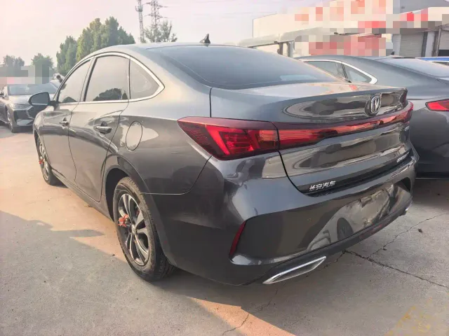 Changan Eado — Фото автомобиля 9