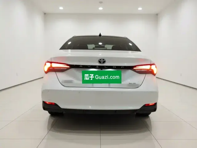 Toyota Avalon — Фото автомобиля 3