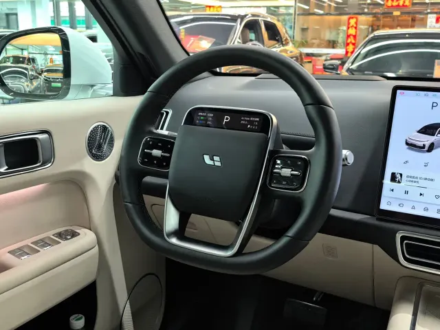 Li Auto L7 — Фото автомобиля 6