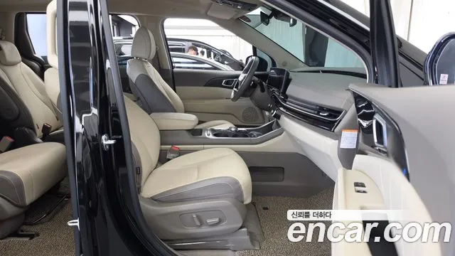 Kia Carnival Generation 4 — Фото автомобиля 11