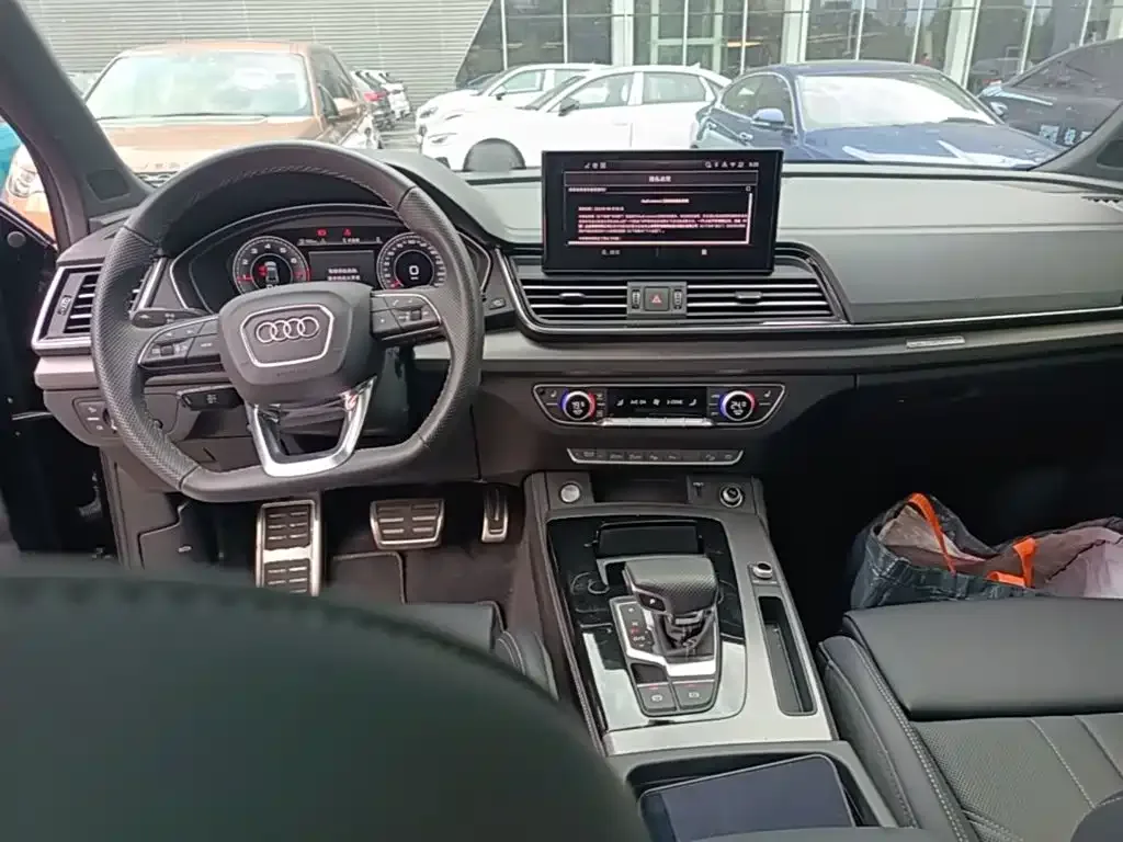 Audi Audi Q5L 2025 45th Anniversary Edition 45 TFSI Luxury Sport — Фото автомобиля 9