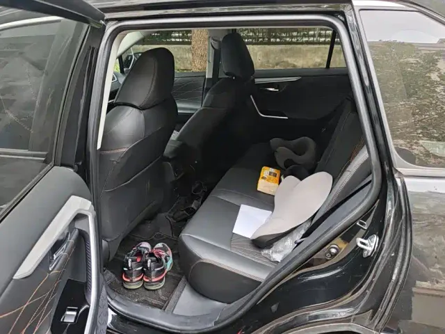Toyota RAV4 — Фото автомобиля 11