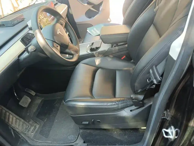 Tesla Model Y — Фото автомобиля 11