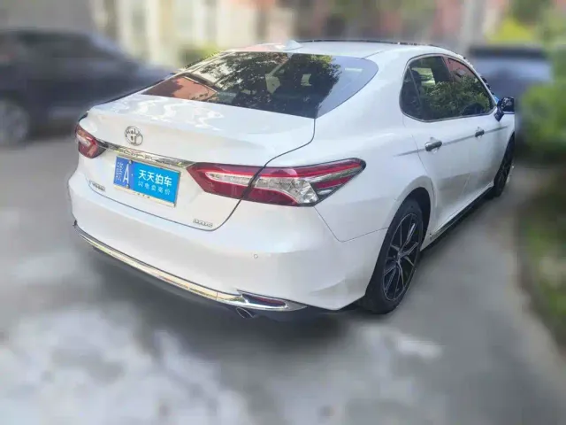 Toyota Camry — Фото автомобиля 2