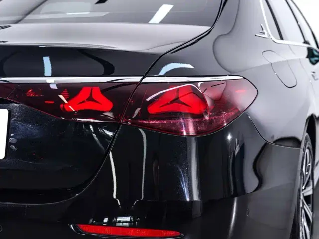 Mercedes-Benz E-Class — Фото автомобиля 11