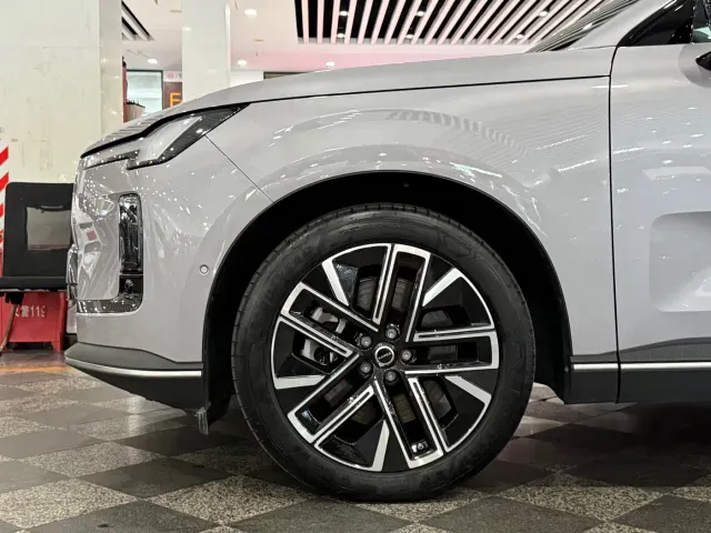 Volvo XC70 Plug-in Hybrid — Фото автомобиля 5
