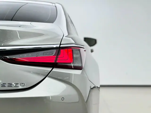 Lexus ES — Фото автомобиля 18