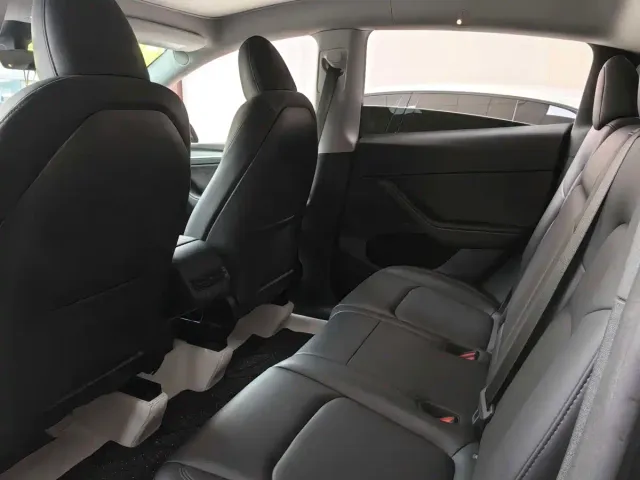 Tesla Model Y — Фото автомобиля 8