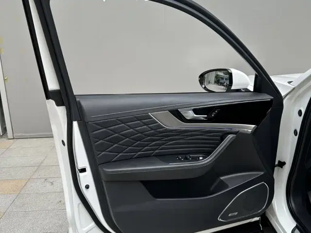 Hongqi HS5 — Фото автомобиля 12