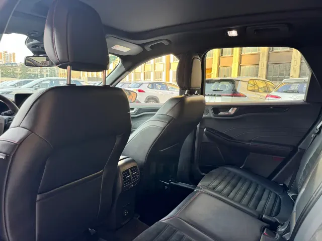 Ford Escape — Фото автомобиля 5