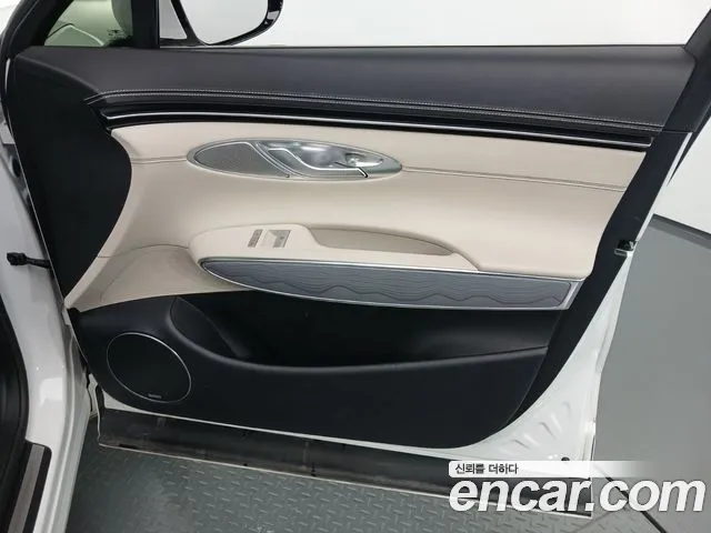 Genesis GV70 — Фото автомобиля 13