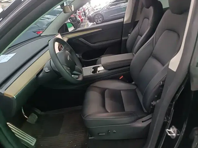 Tesla Model Y — Фото автомобиля 14