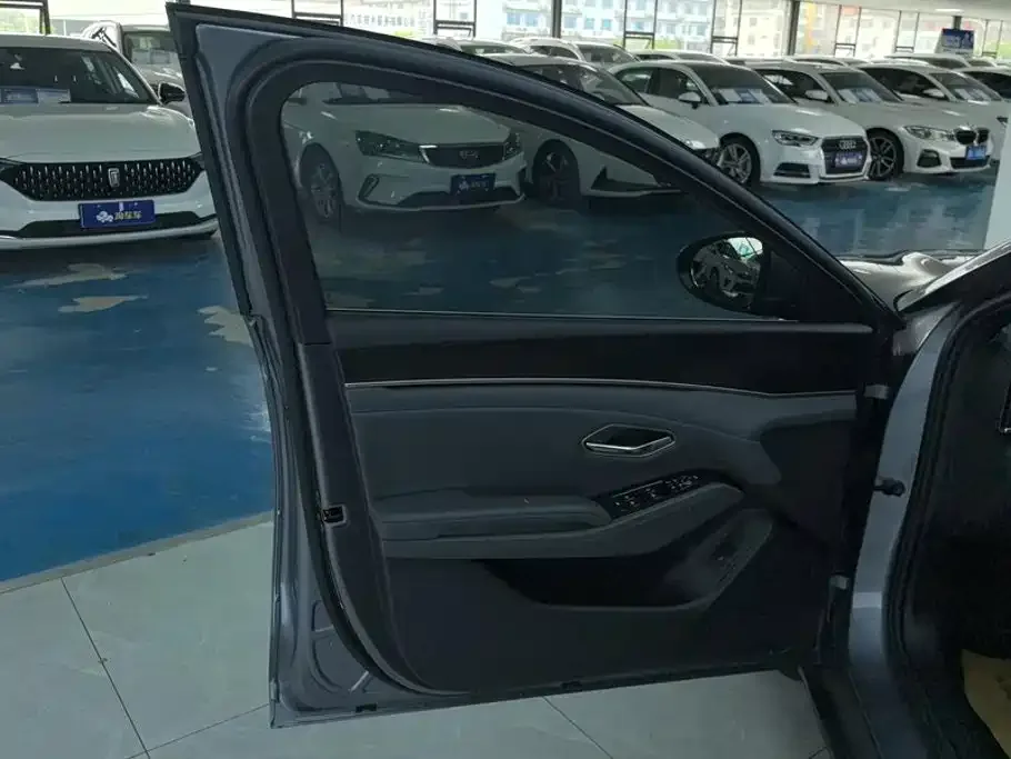 BYD Qin L 2025 DM-i Smart Drive Edition 120KM Surpassing — Фото автомобиля 7