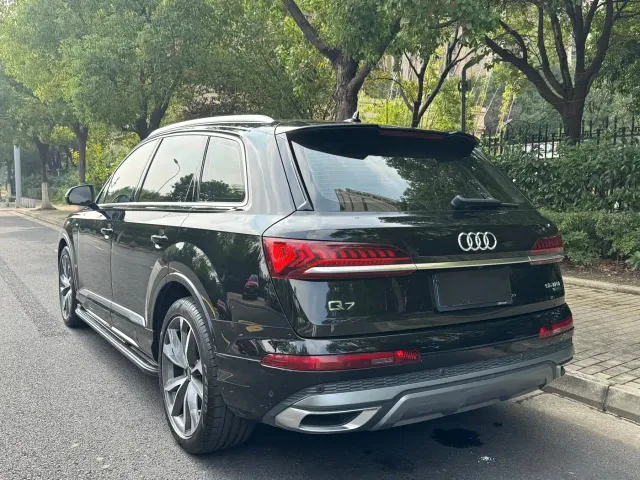 Audi Q7 — Фото автомобиля 4